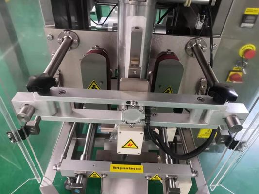 Snack Food 60 Bags / Min Nitrogen Flushing Packaging Machine