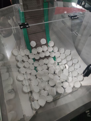 Automatic Linear Screw Capping Machine For Bottle Pump Head Cover Bottles