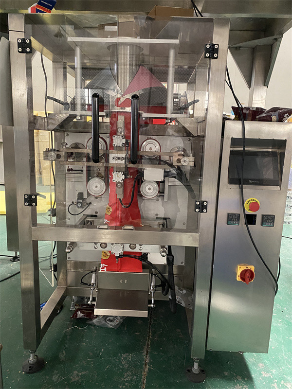 Snack food nuts popcorn vertical packing machine with bag forming machine and multihead weigher