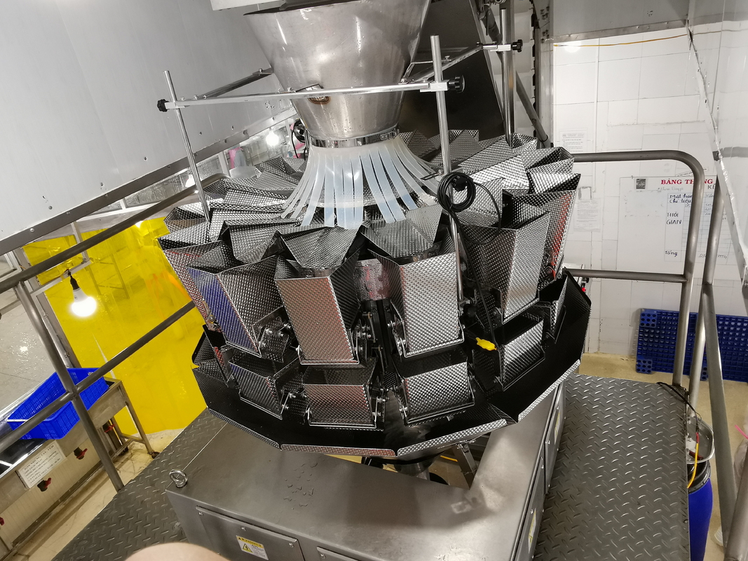 Automatic Waterproof 10 Heads Weigher Cherry Tomato Weighing Equipment For Plastic Tray Clamshells Box