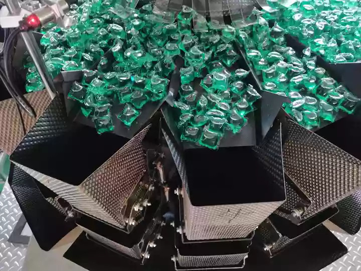 Multi Function Plastic Can Filling Packing Machine For Laundry Detergent