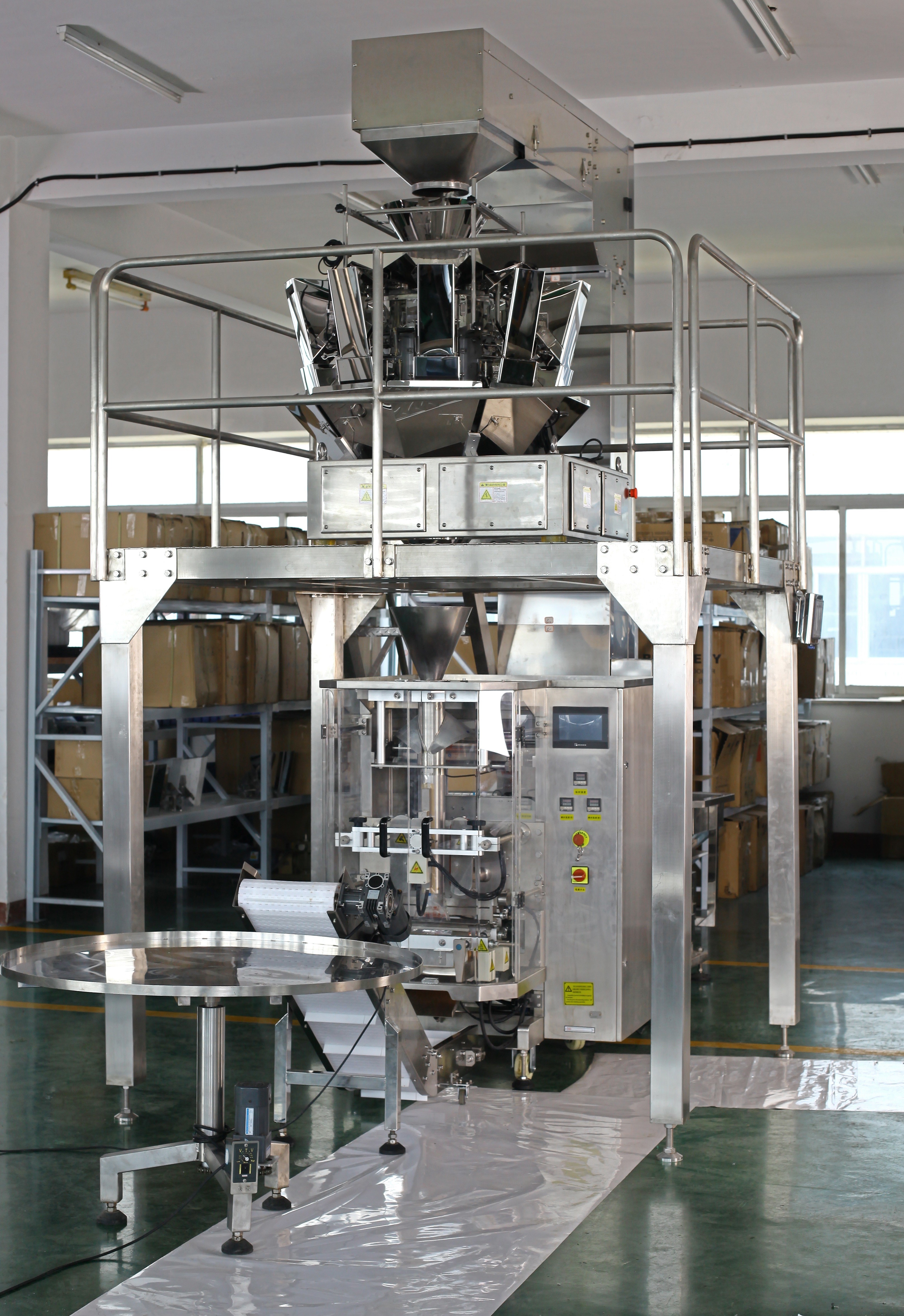 Automatic Film Pillow Bag Vertical Packing Machine Plum Candy Packing Machine with Multi-head Weigher