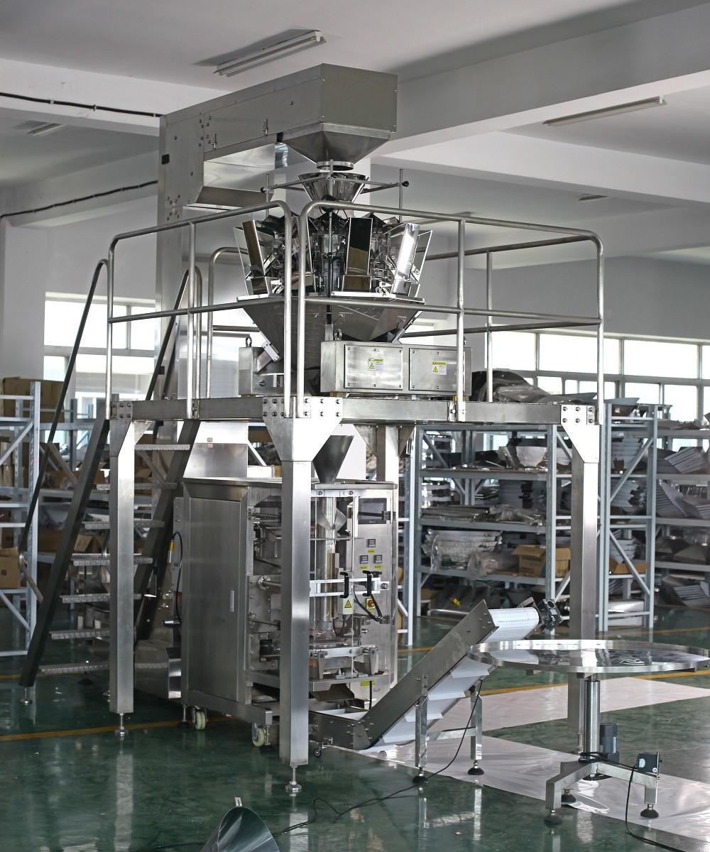 Automatic Film Pillow Bag Packing Machine Puffed Food Snack Packing Machine with Multi-Head Weigher