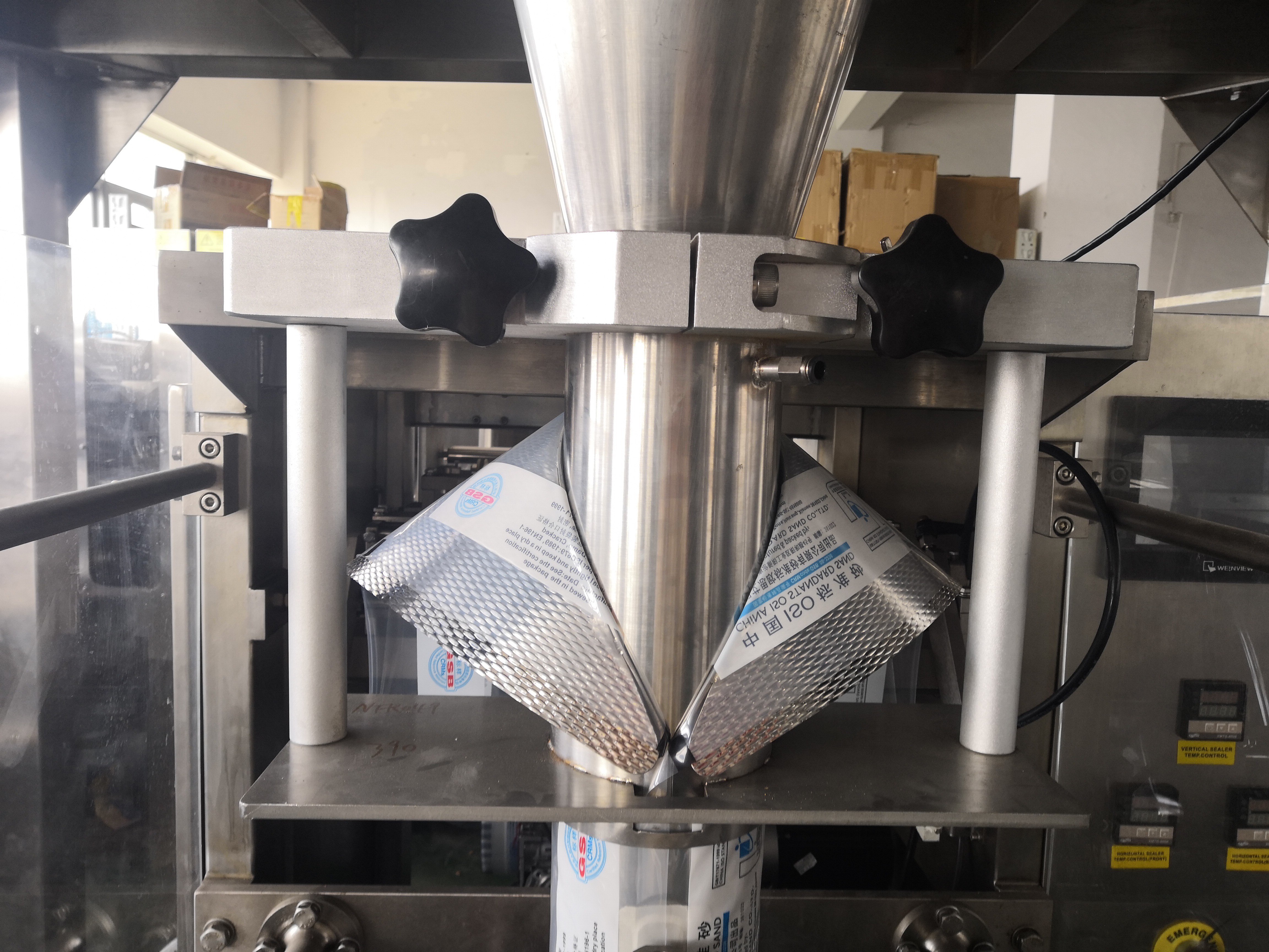 Automatic Popcorn Legumes Candy Sugar Snack Packing Filling Machine