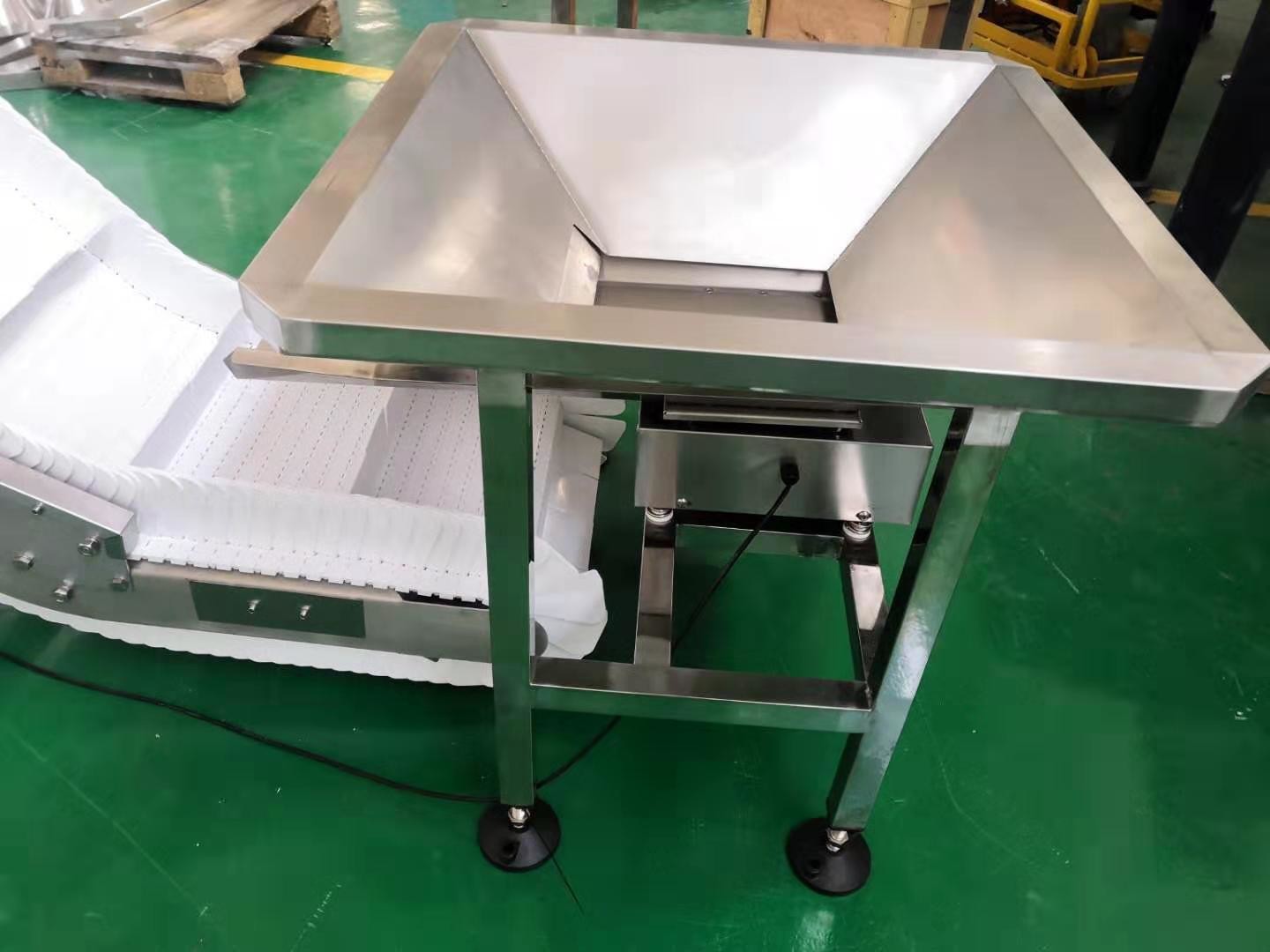 High Capacity Granule PVC PU Belt Incline Conveyor With Hopper